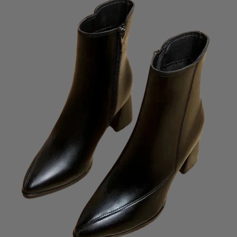 Damskie botki na podwyższonym obcasie – styl z polerowanej czarnej skóry