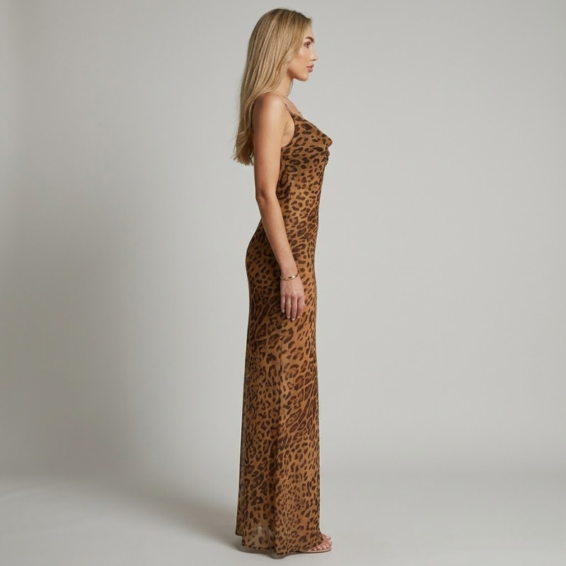 Odważna sukienka maxi z nadrukiem w panterkę – wyrazisty, zwiewny strój dla kobiet