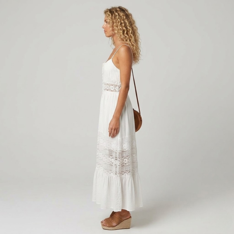 Elegancka, zwiewna, biała sukienka maxi – zwiewny, letni strój damski