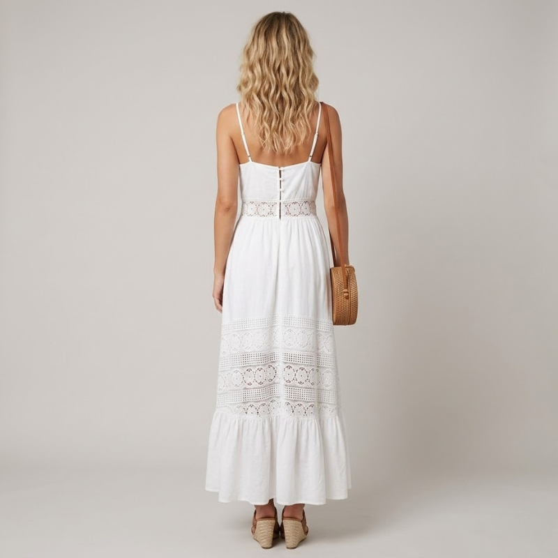 Elegancka, zwiewna, biała sukienka maxi – zwiewny, letni strój damski