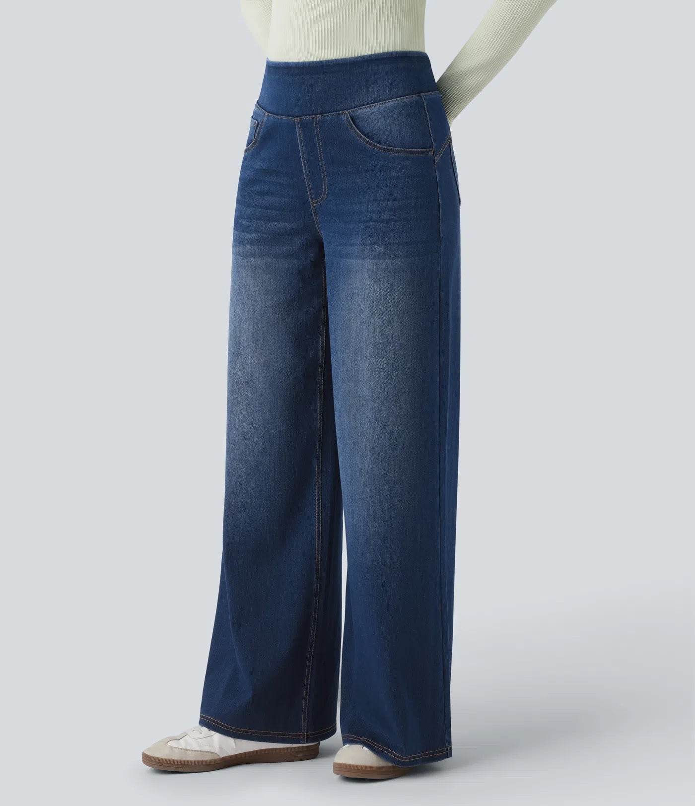 Jeansy z wysokim stanem i szerokimi nogawkami – luźny krój, casualowy denim