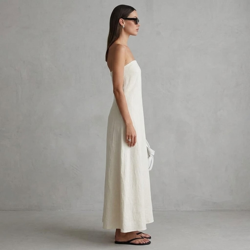 Elegancka lniana sukienka maxi bez ramiączek – minimalistyczny szykowny strój na lato dla kobiet