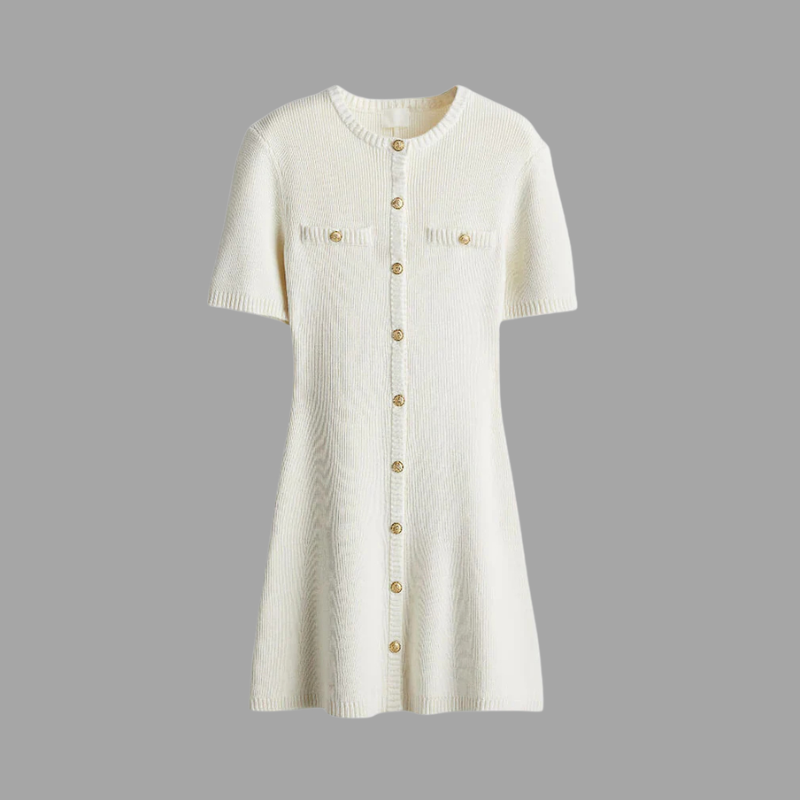 Elegancka dzianinowa mini sukienka – stylowa sukienka damska z akcentem w postaci złotych guzików