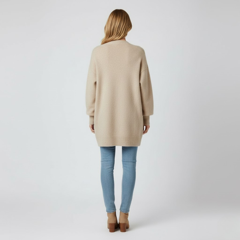 Elegancki damski długi kardigan zapinany na guziki – niezbędny element zimowej, przytulnej stylizacji warstwowej