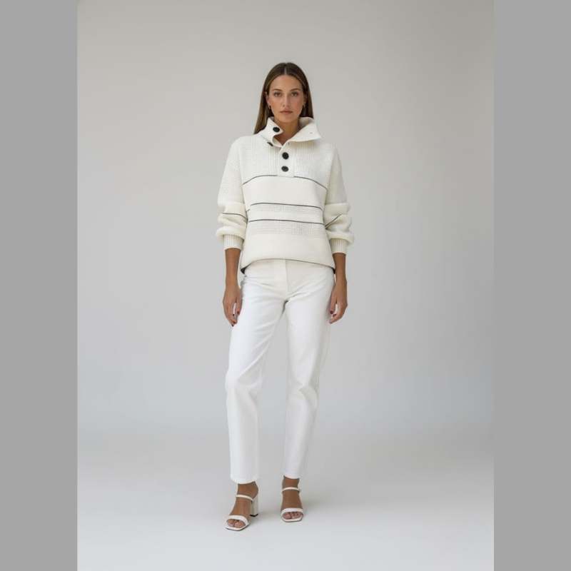 Luźny sweter damski – miękki dzianinowy element mody