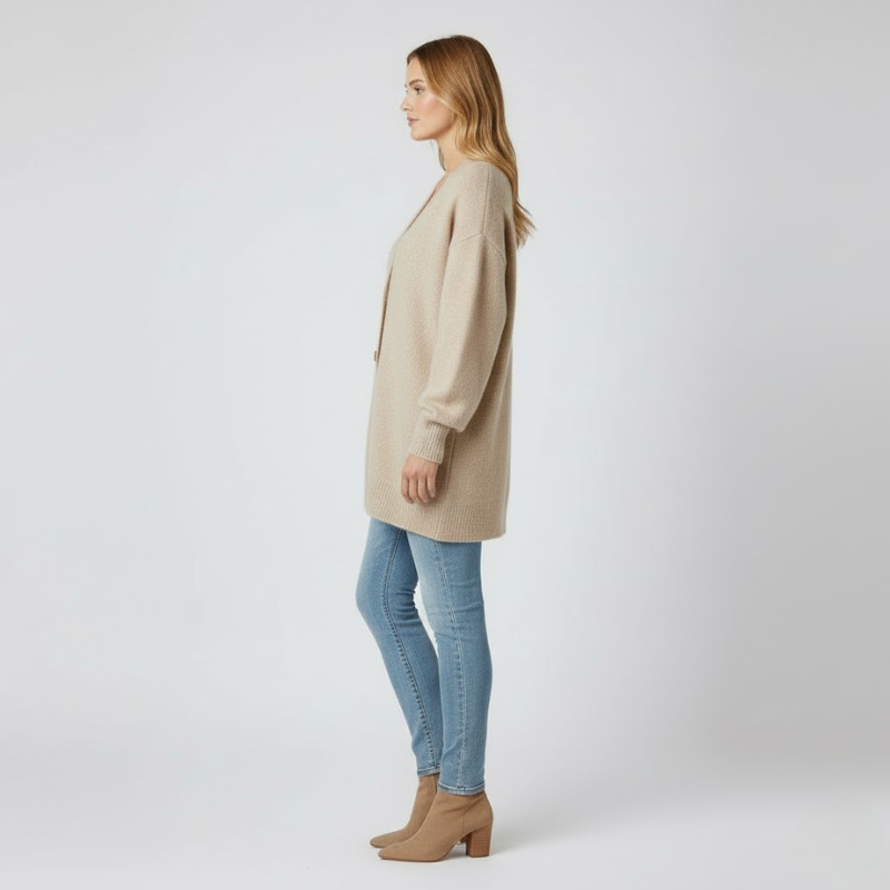 Elegancki damski długi kardigan zapinany na guziki – niezbędny element zimowej, przytulnej stylizacji warstwowej