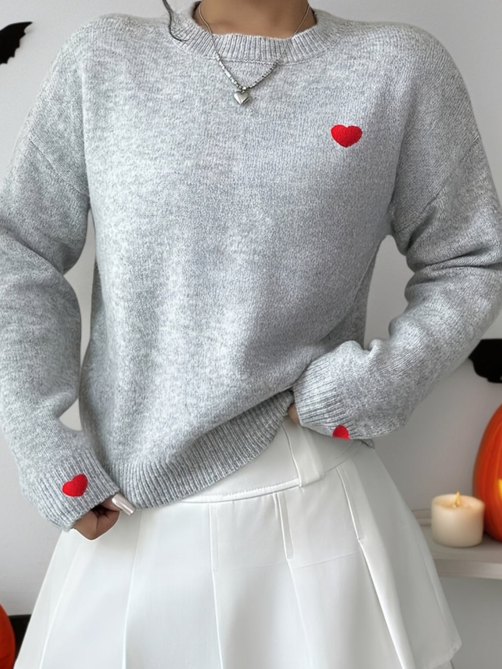 Darcy | Damski sweter z haftowanym motywem serca – sweter z okrągłym dekoltem i długimi rękawami