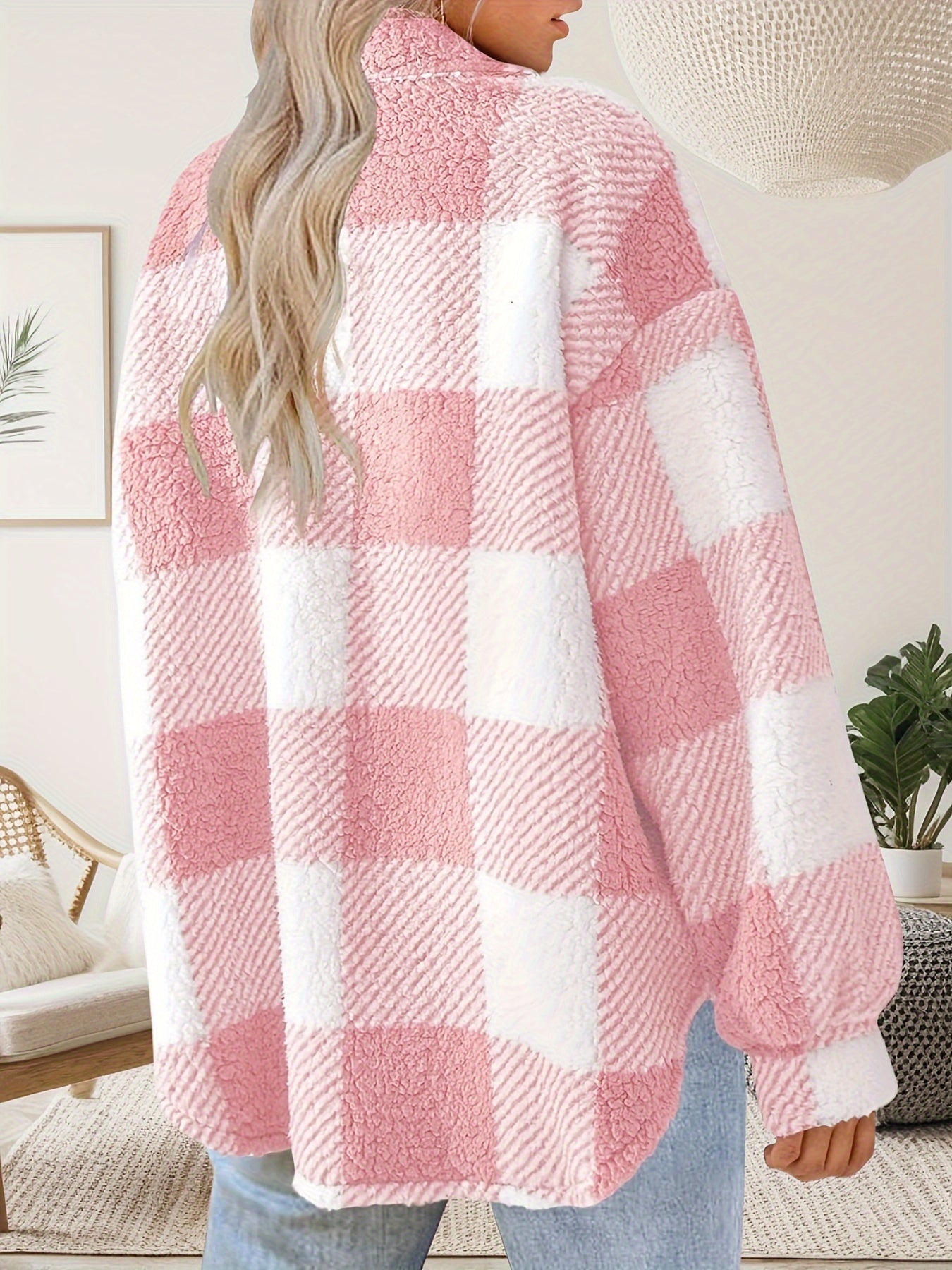 Delyth | Damski pluszowy płaszcz w kratę – miękki płaszcz zapinany na guziki, z długimi rękawami