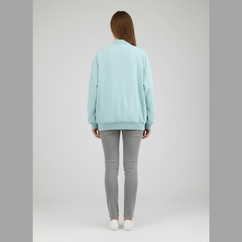 Damska kurtka typu bomber oversize – modna odzież wierzchnia w stylu ulicznym