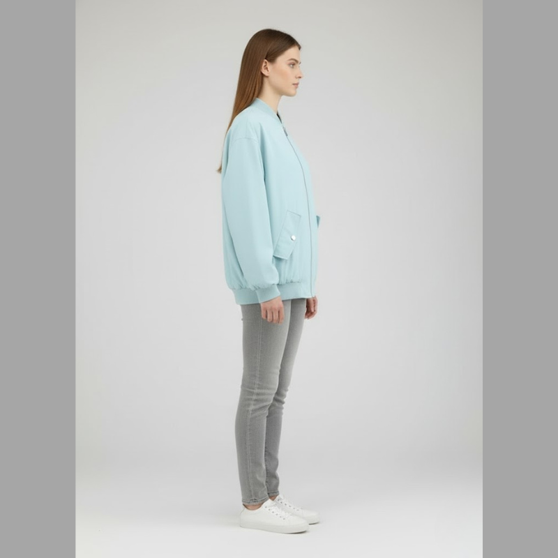 Damska kurtka typu bomber oversize – modna odzież wierzchnia w stylu ulicznym