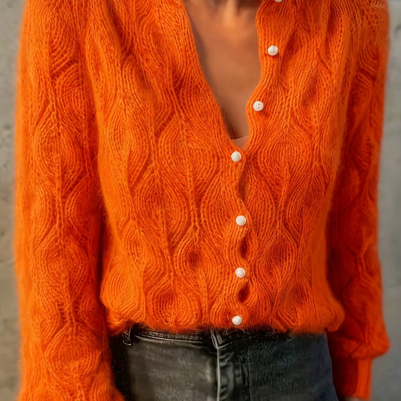 Velina | Damski sweter z dzianiny zapinany na guziki – sweter z okrągłym dekoltem