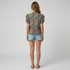 Fashionable short blouse with puff sleeves - a feminine and chic everyday blouse