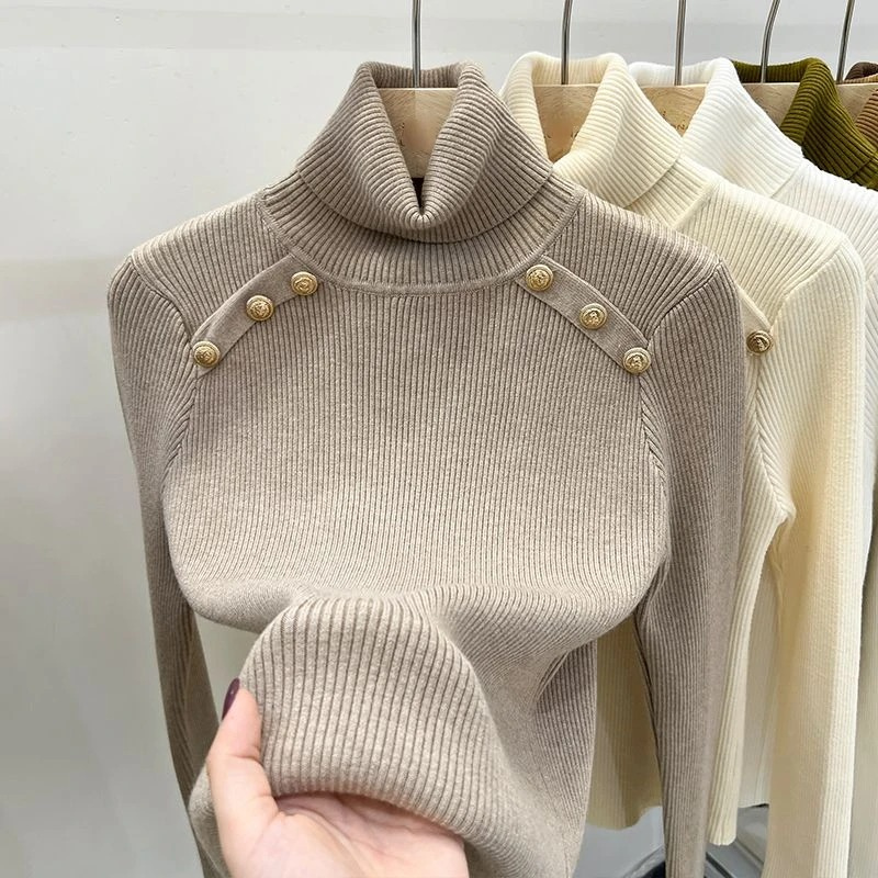 Aldona | Damski dzianinowy sweter z golfem – elegancka zimowa bluzka z ozdobnymi guzikami