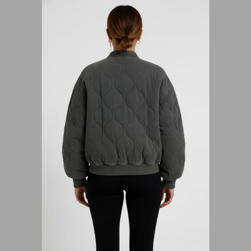 Kurtka bomberka damska w dużym rozmiarze – stylowa odzież wierzchnia na okres przejściowy