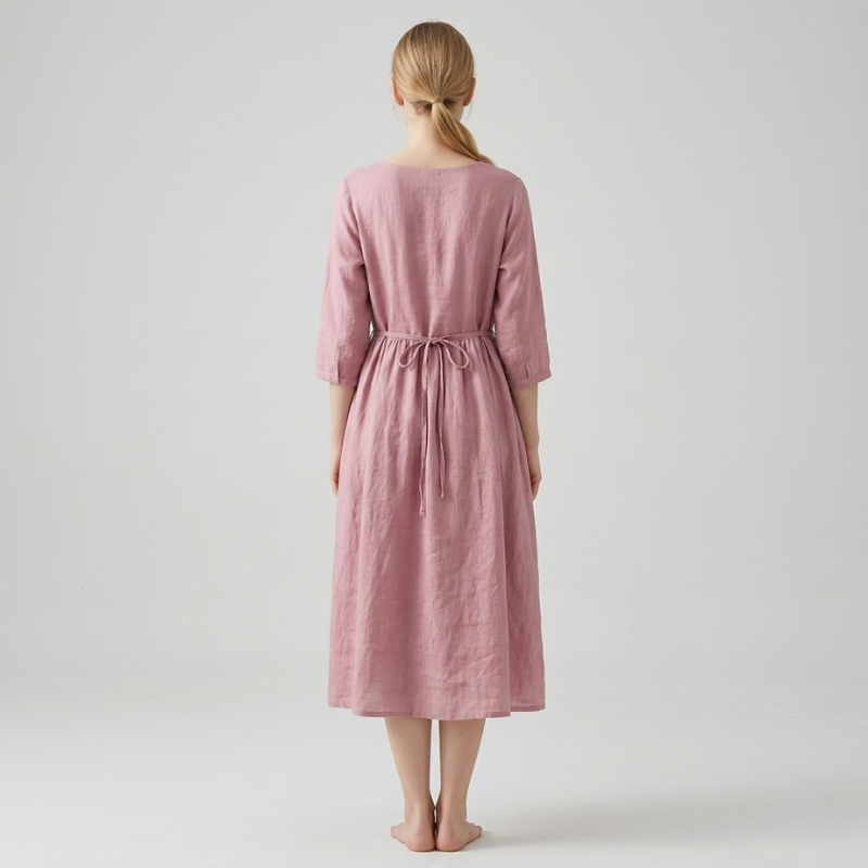 Modernes, locker sitzendes Midi-Kleid – luftige Damenkleidung im Leinen-Look