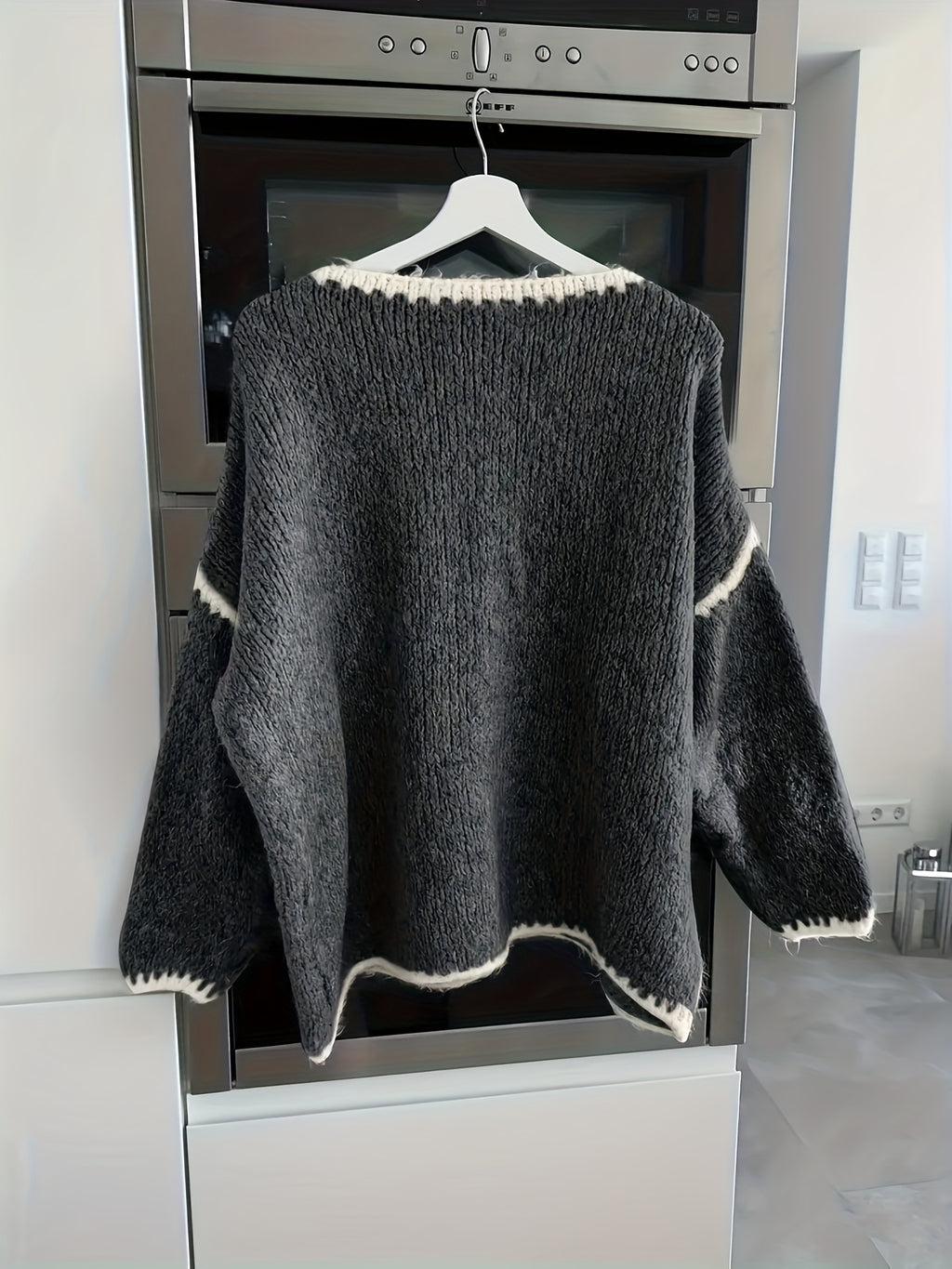 Lirielle | Damski sweter w kwiaty – elegancki sweter zakładany przez głowę