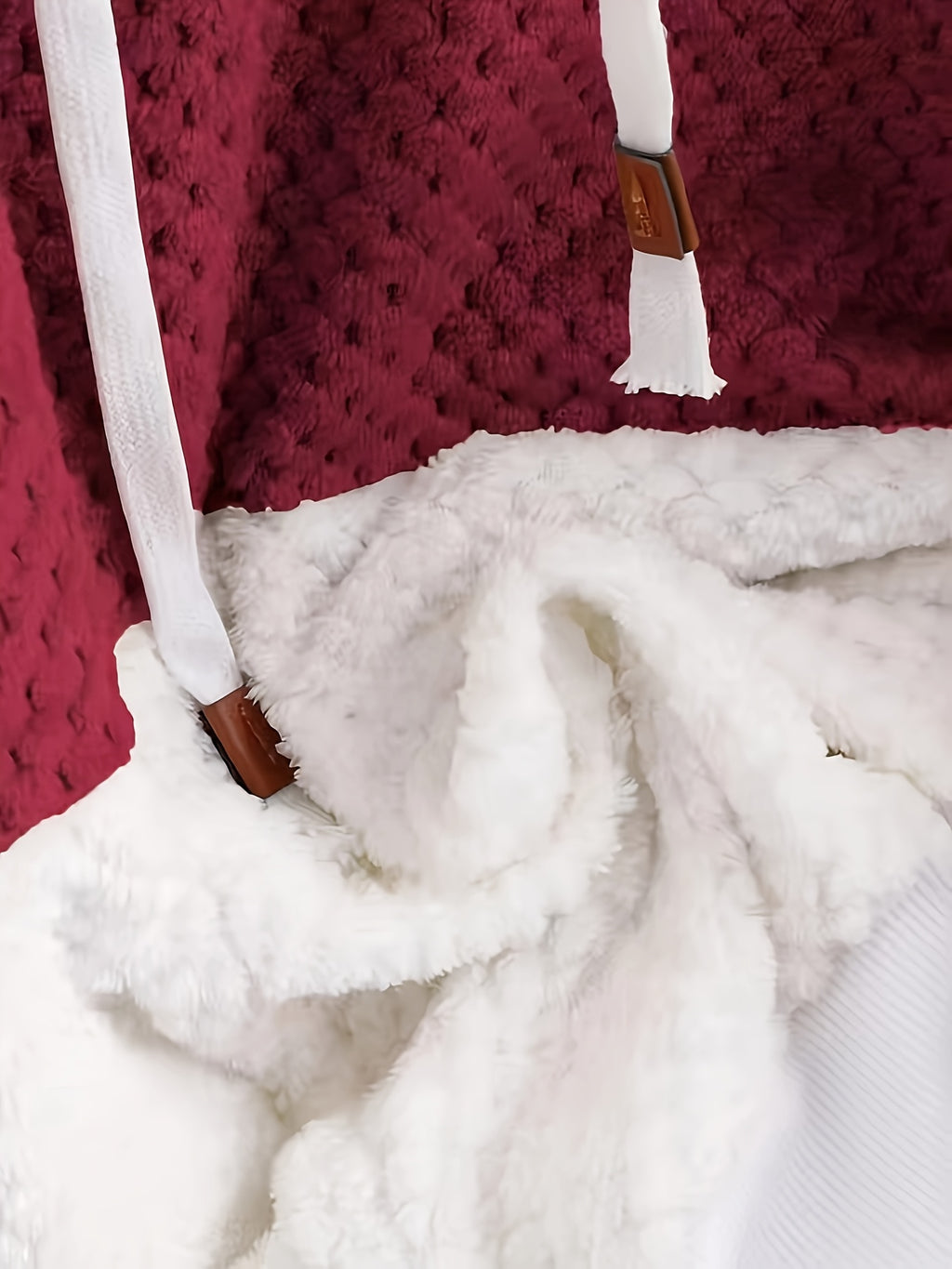 Elaria | Damski miękki sweter z kapturem – kaptur z sznurkiem