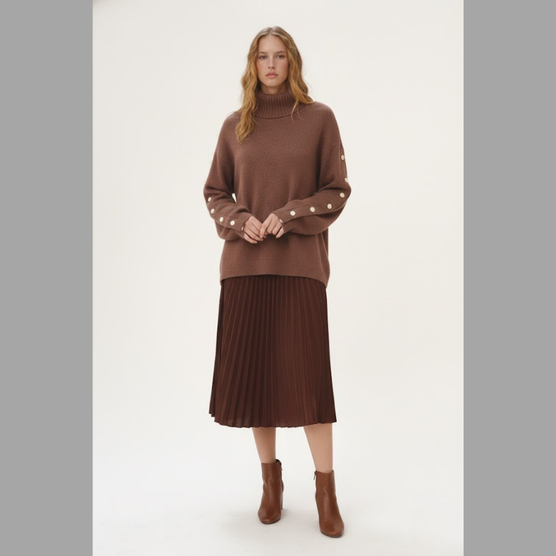 Modny sweter z węzłem akcentowym – lekka, elastyczna dzianina damska