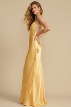 Satynowa sukienka maxi – elegancki styl na uroczystość