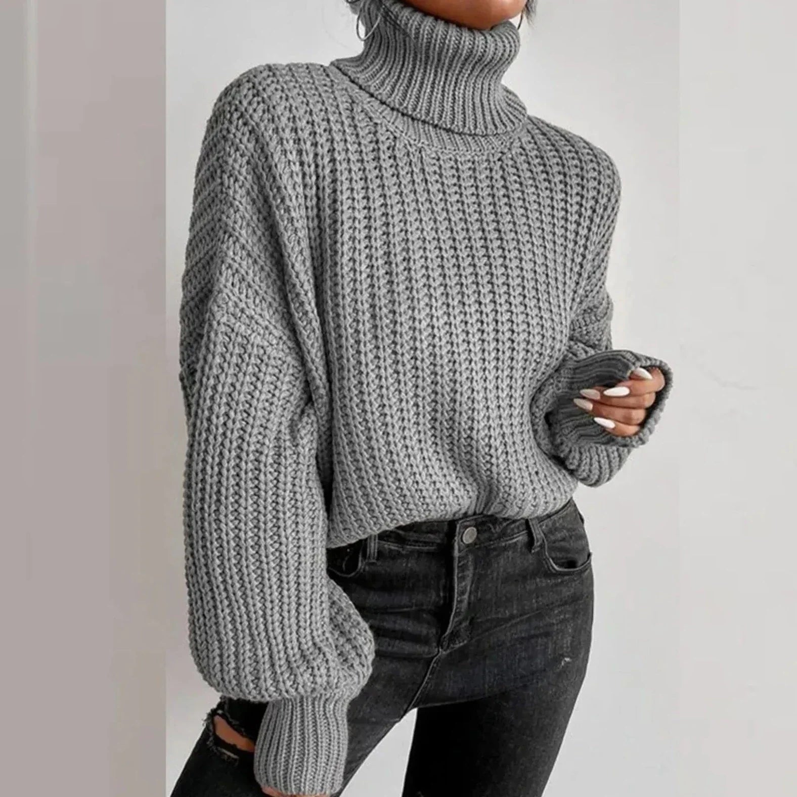 Zinnia | Damski oversize’owy sweter dzianinowy z golfem