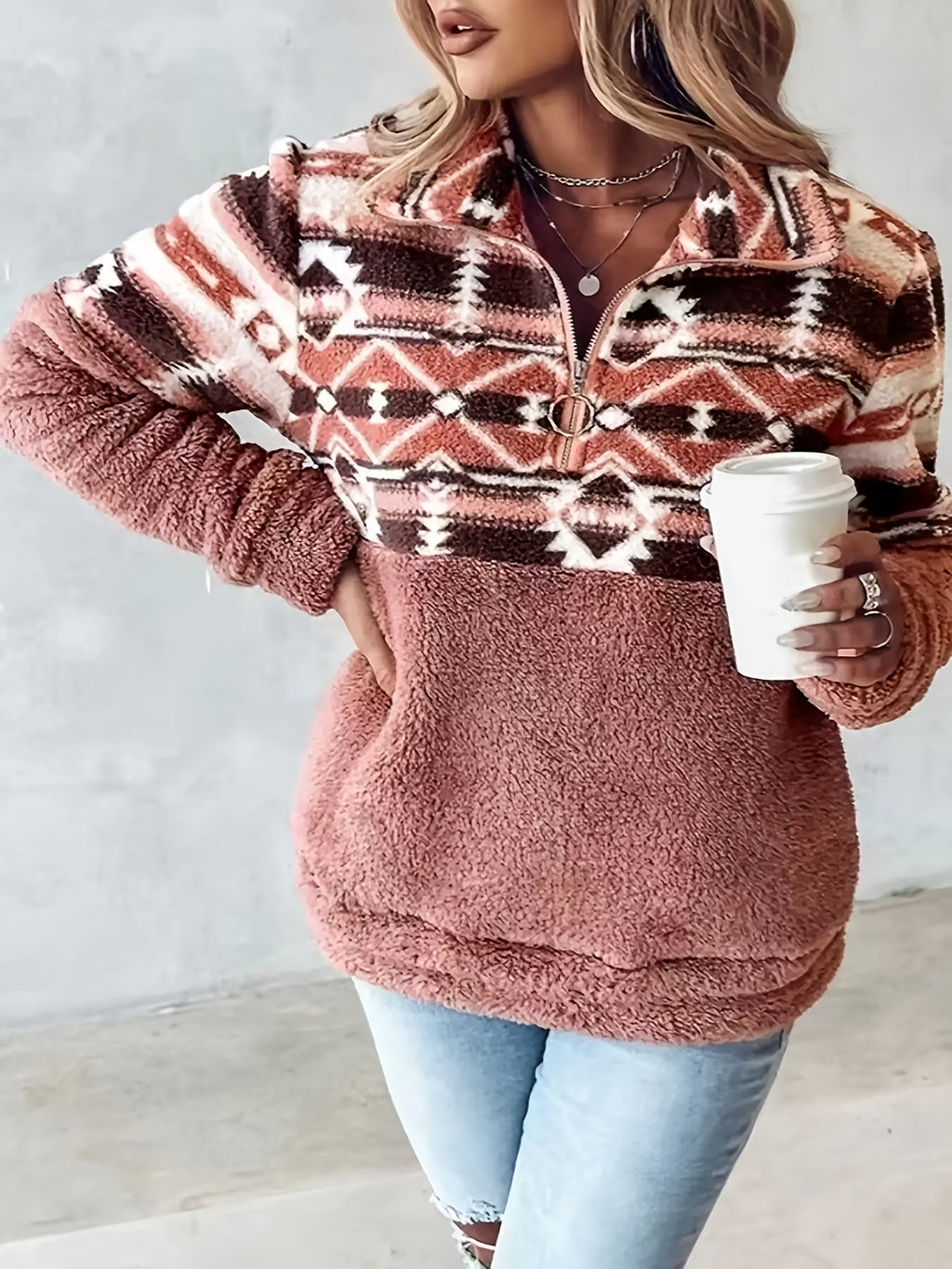 Davenly | Damska bluza typu teddy – geometryczny wzór, bluza z półzamkiem