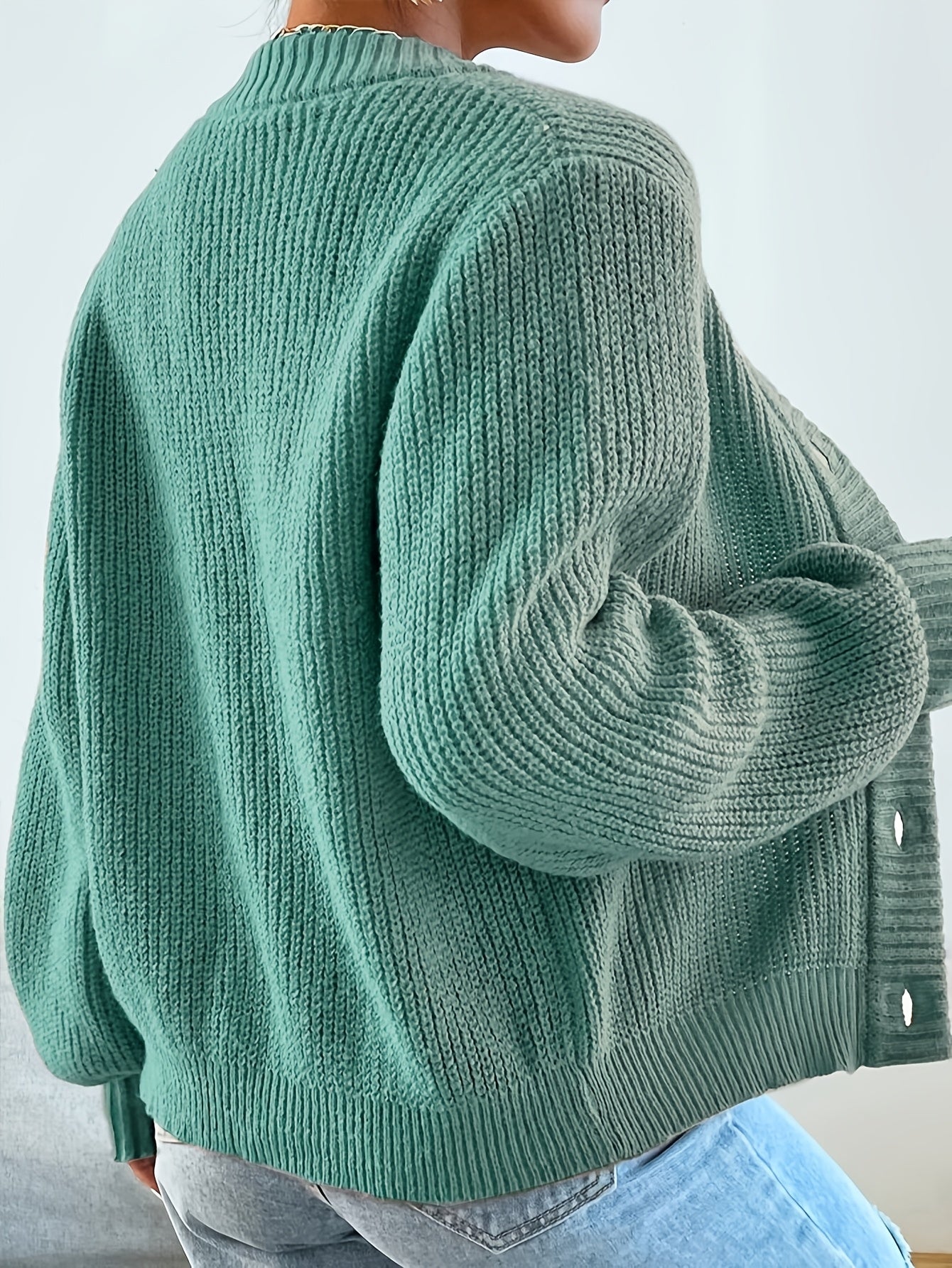 Sylwena | Damski kardigan zapinany na guziki – luźny sweter z dzianiny z dekoltem w serek
