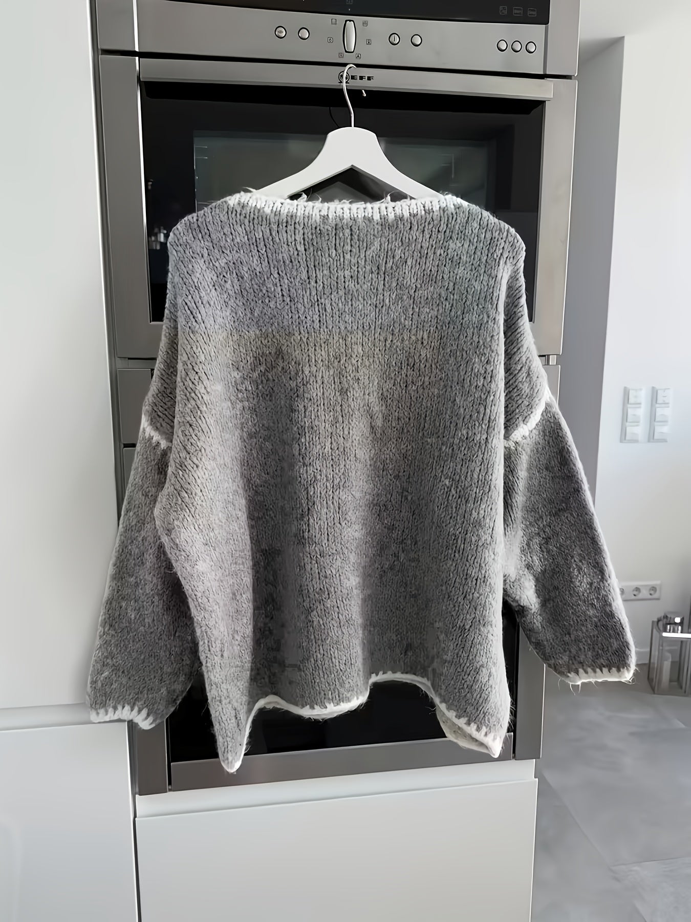 Lirielle | Damski sweter w kwiaty – elegancki sweter zakładany przez głowę
