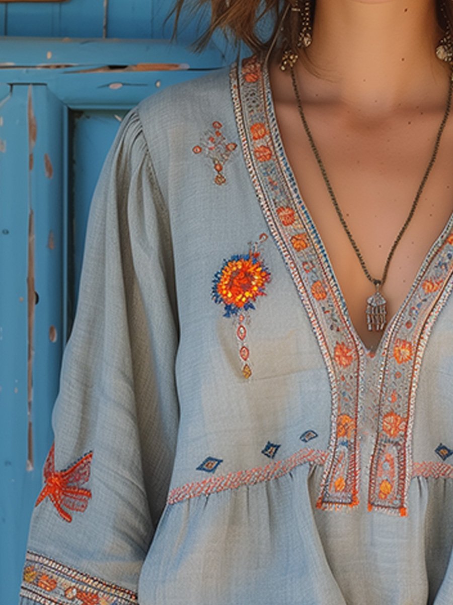 Bluzka damska w stylu boho z haftowanym dekoltem w serek – inspirowana rzemiosłem, ponadczasowa, wolna od ograniczeń elegancja