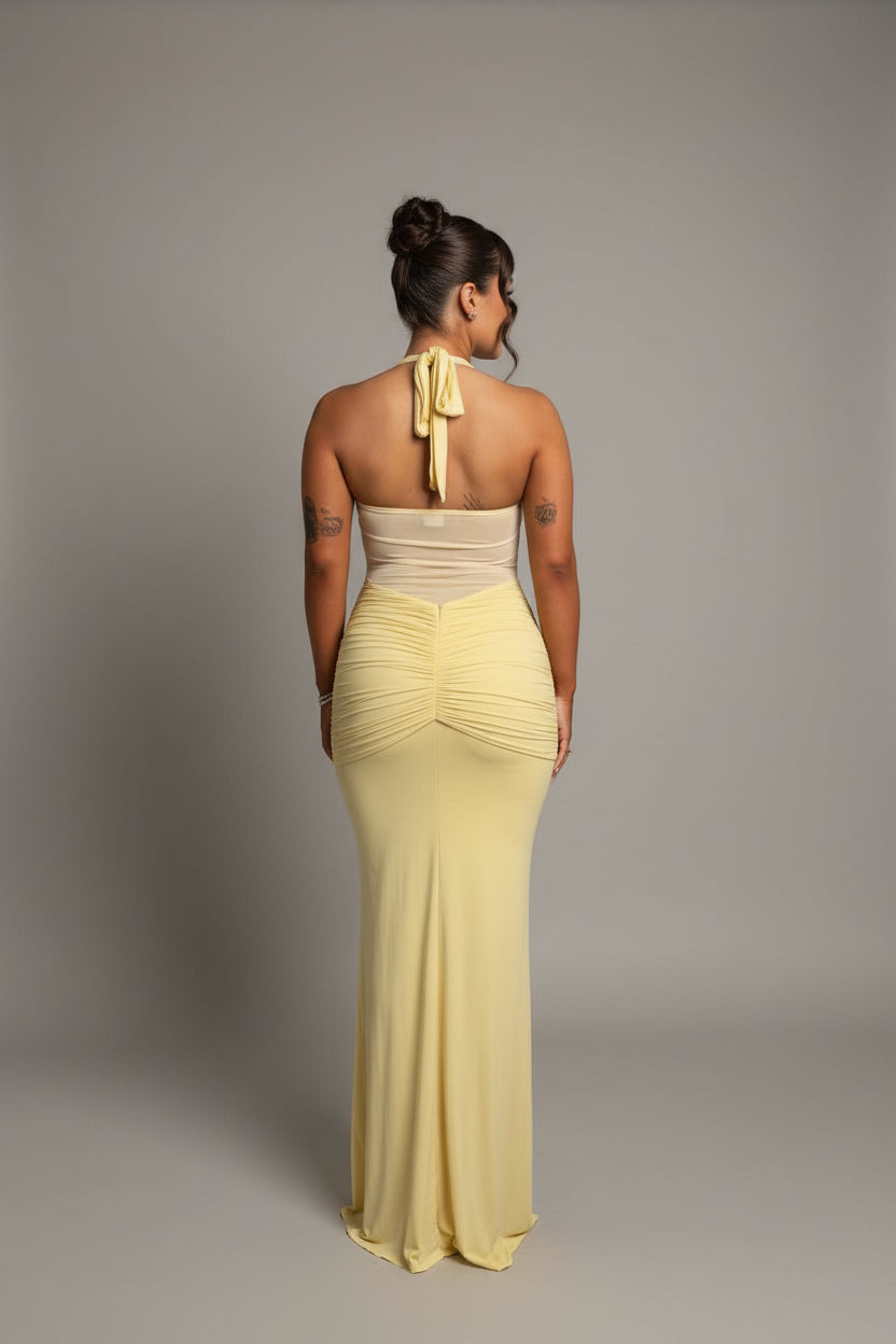 Elegancka sukienka maxi z dekoltem halter dla kobiet – wyrafinowana suknia dla gościa weselnego