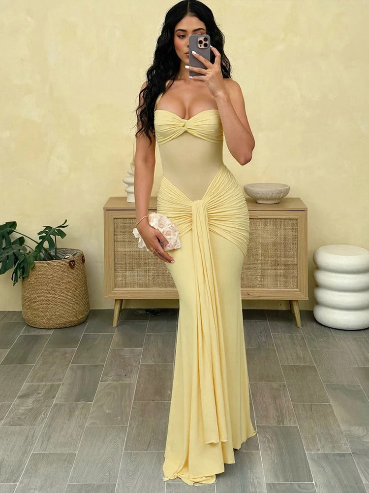 Elegancka sukienka maxi z dekoltem halter dla kobiet – wyrafinowana suknia dla gościa weselnego