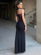 Elegancka sukienka maxi z dekoltem halter dla kobiet – wyrafinowana suknia dla gościa weselnego
