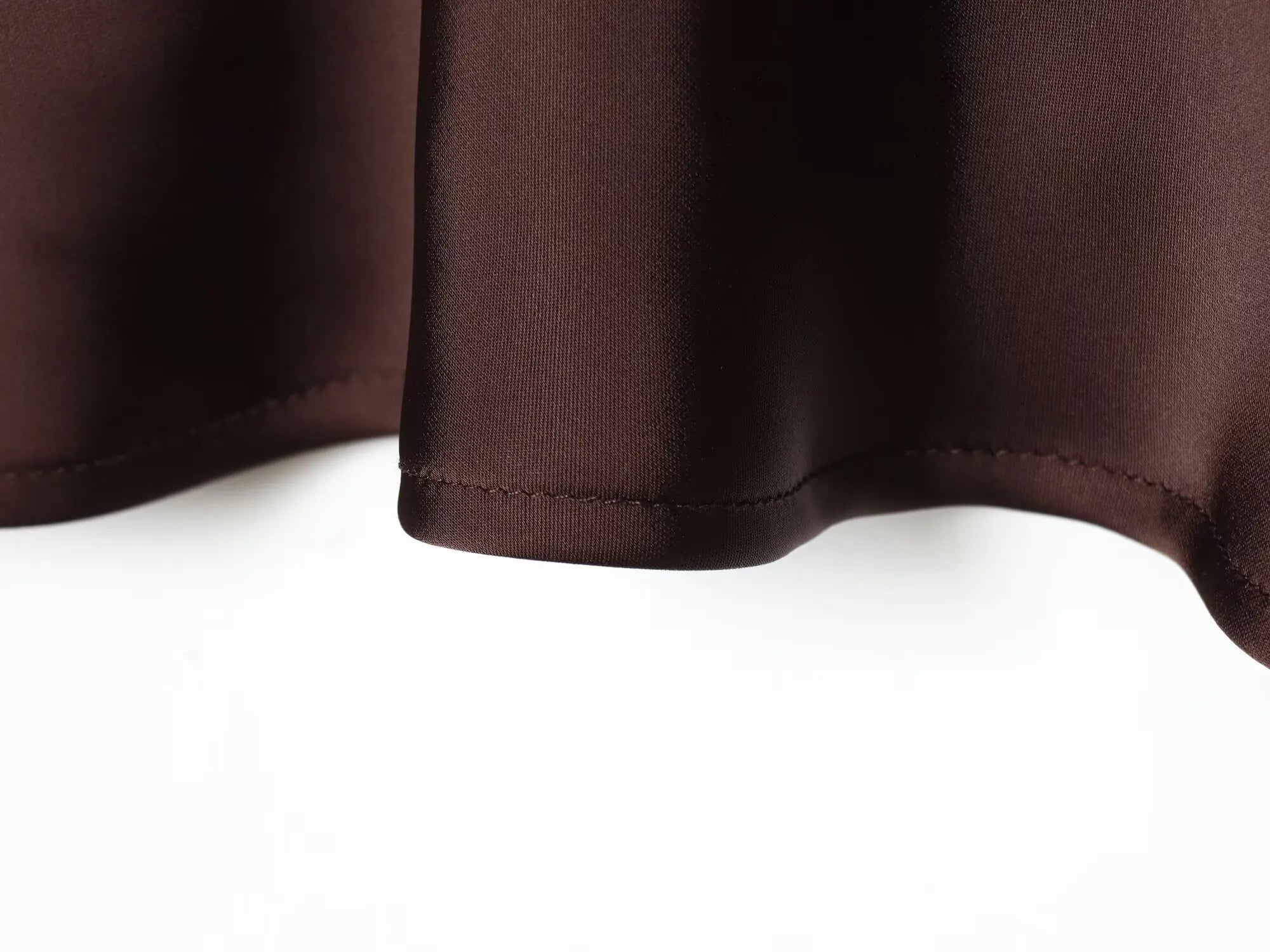 Damski elegancki top z koronką – lekki styl na co dzień
