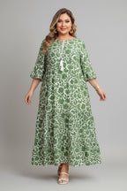 Sukienka maxi w kwiaty w stylu boho dla kobiet plus size – wielowarstwowa sukienka letnia z wiązaniem na frędzle