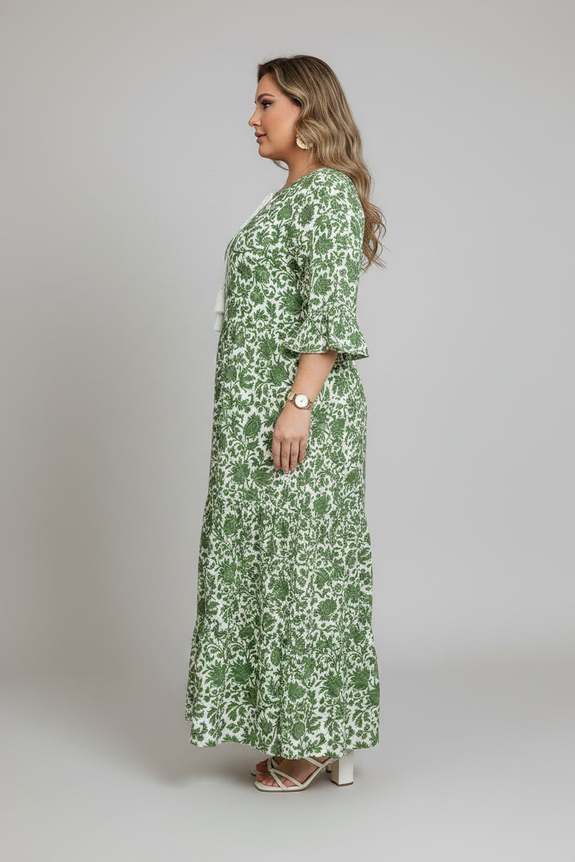 Sukienka maxi w kwiaty w stylu boho dla kobiet plus size – wielowarstwowa sukienka letnia z wiązaniem na frędzle